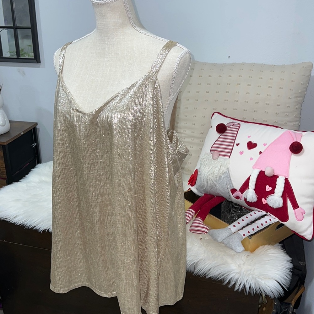 Shiny gold tank
